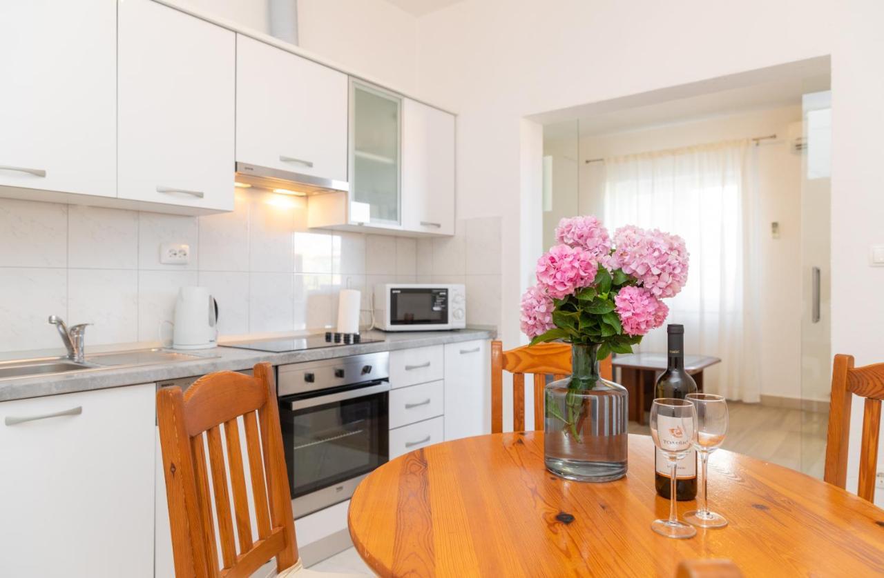 Apartments Ella Supetar Εξωτερικό φωτογραφία