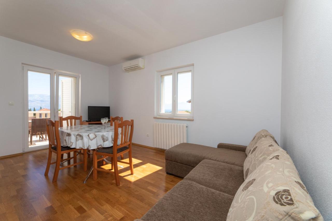 Apartments Ella Supetar Εξωτερικό φωτογραφία