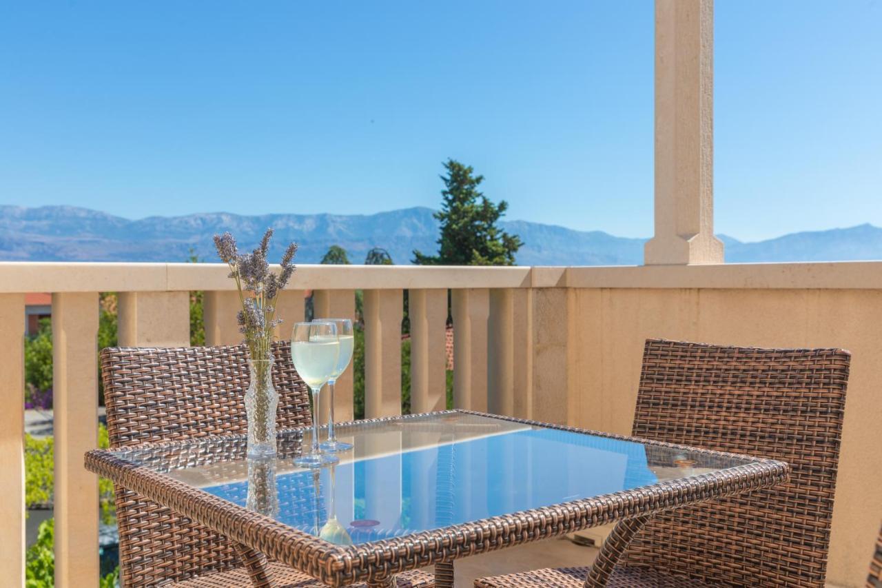 Apartments Ella Supetar Εξωτερικό φωτογραφία