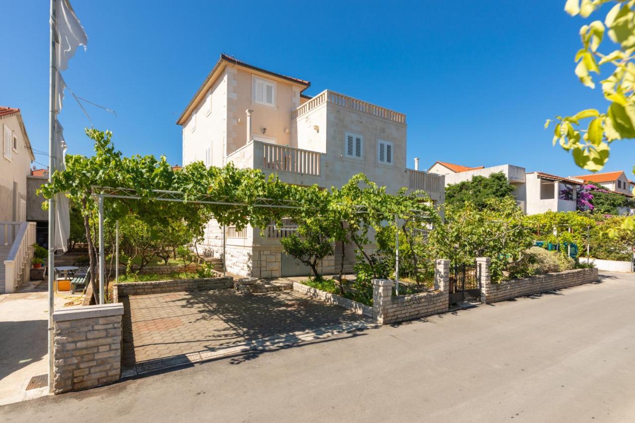 Apartments Ella Supetar Εξωτερικό φωτογραφία