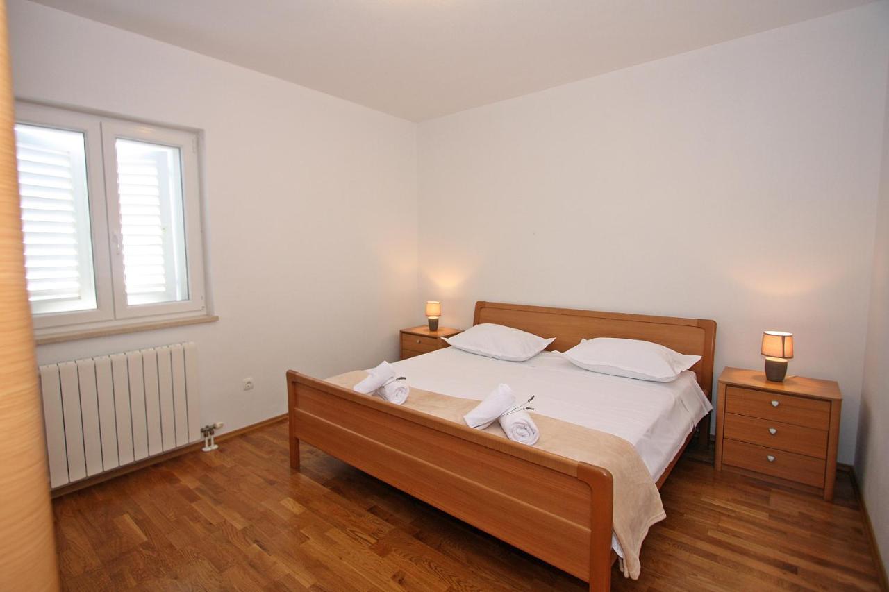 Apartments Ella Supetar Εξωτερικό φωτογραφία