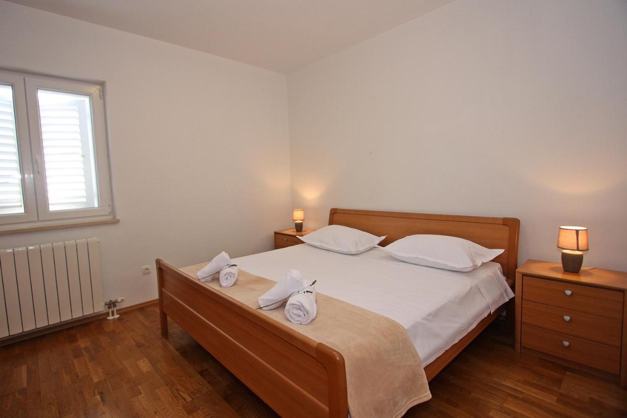 Apartments Ella Supetar Εξωτερικό φωτογραφία