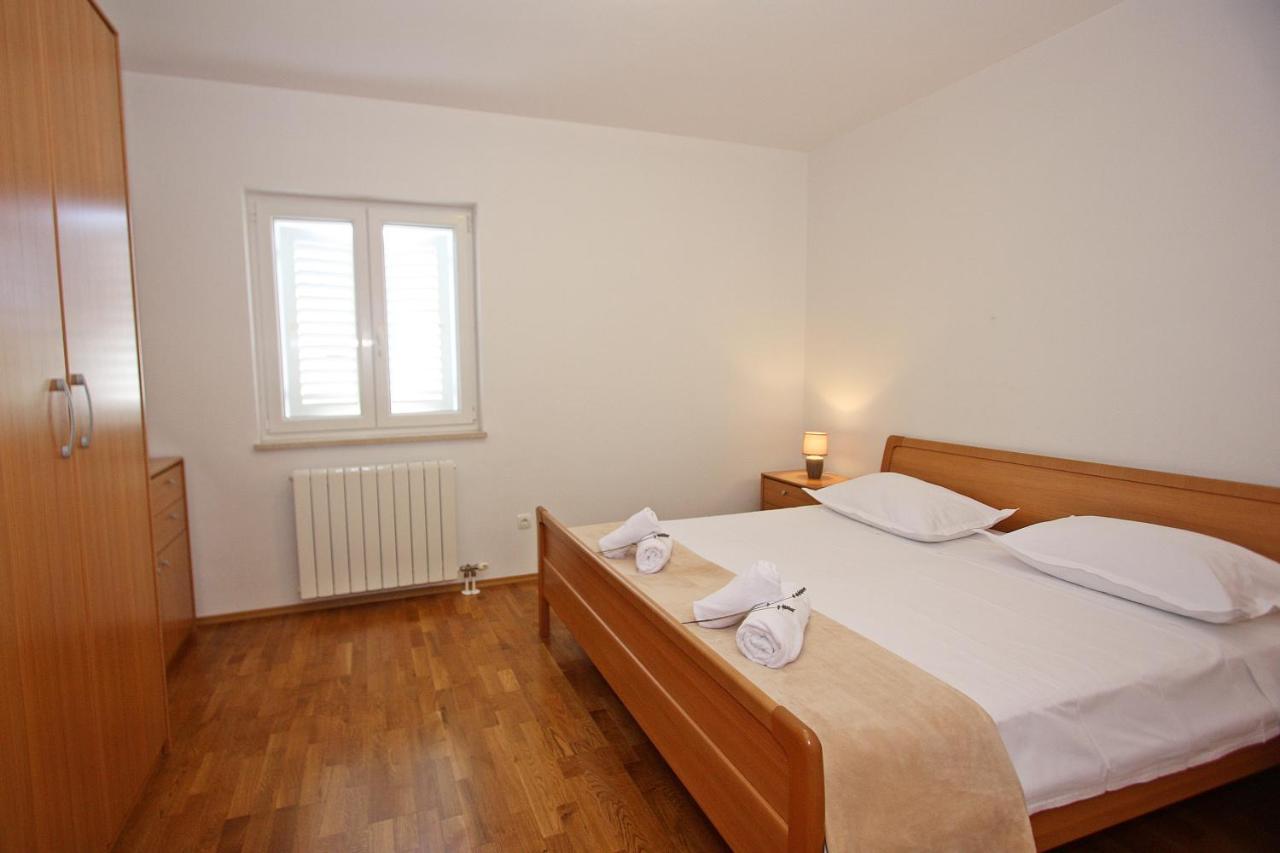 Apartments Ella Supetar Εξωτερικό φωτογραφία