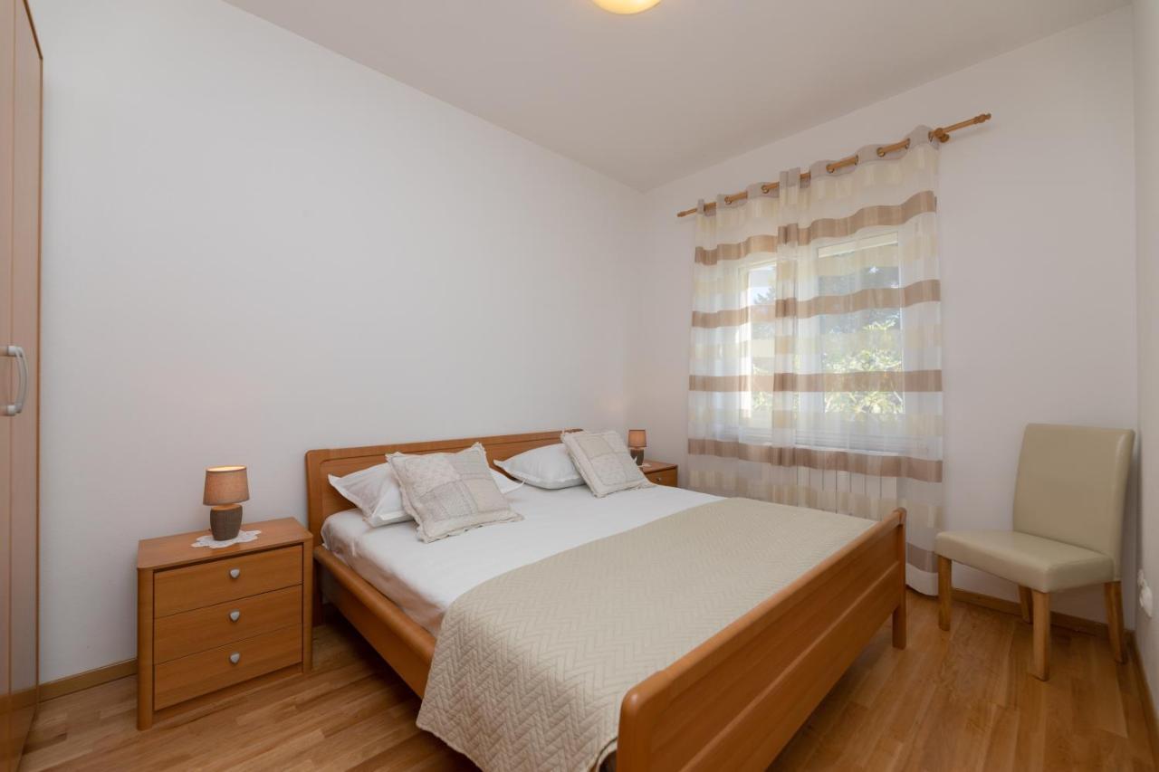 Apartments Ella Supetar Εξωτερικό φωτογραφία