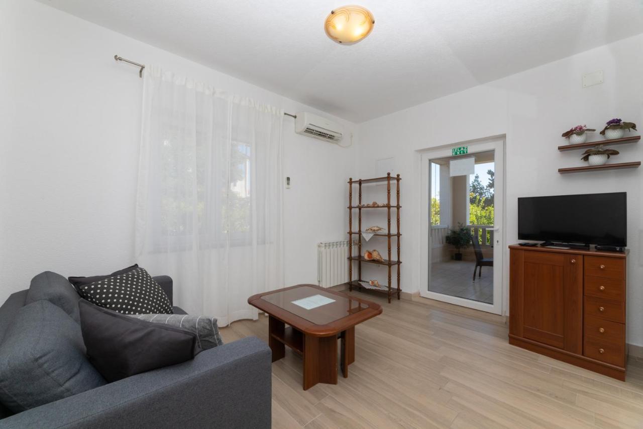 Apartments Ella Supetar Εξωτερικό φωτογραφία