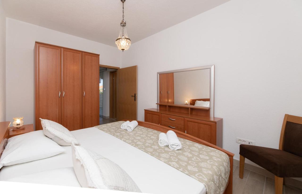 Apartments Ella Supetar Εξωτερικό φωτογραφία