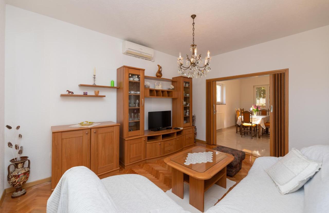 Apartments Ella Supetar Εξωτερικό φωτογραφία