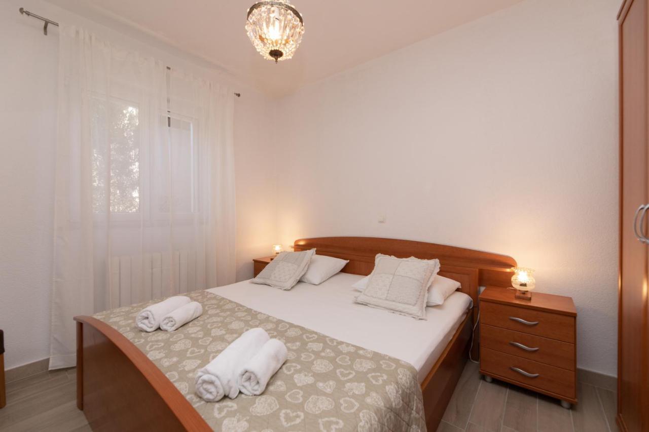 Apartments Ella Supetar Εξωτερικό φωτογραφία