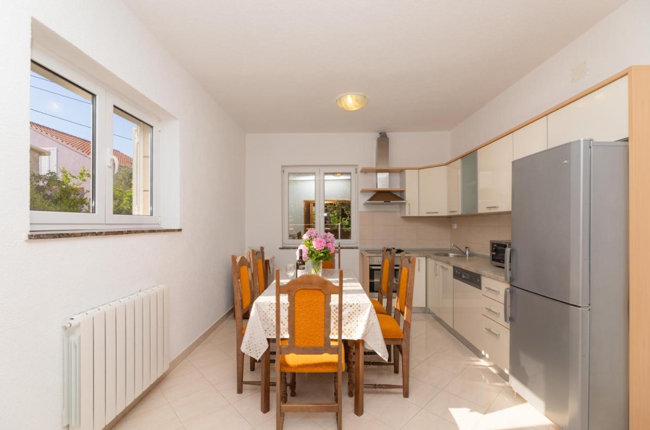 Apartments Ella Supetar Εξωτερικό φωτογραφία