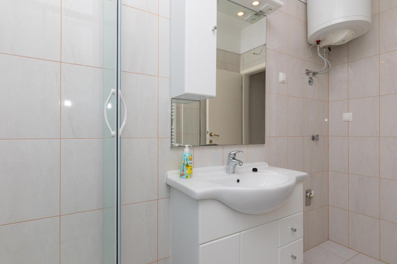 Apartments Ella Supetar Εξωτερικό φωτογραφία