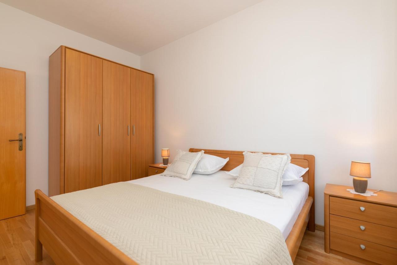 Apartments Ella Supetar Εξωτερικό φωτογραφία