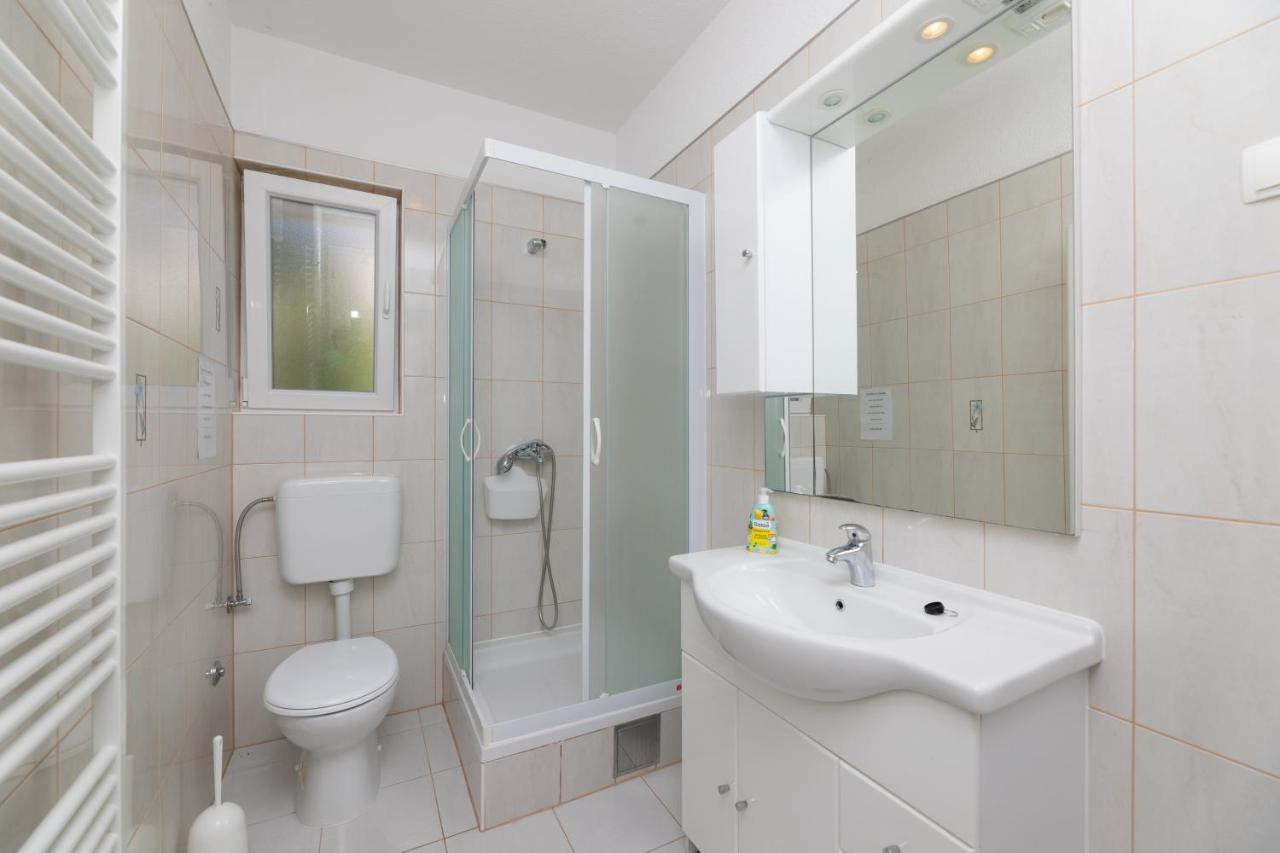 Apartments Ella Supetar Εξωτερικό φωτογραφία