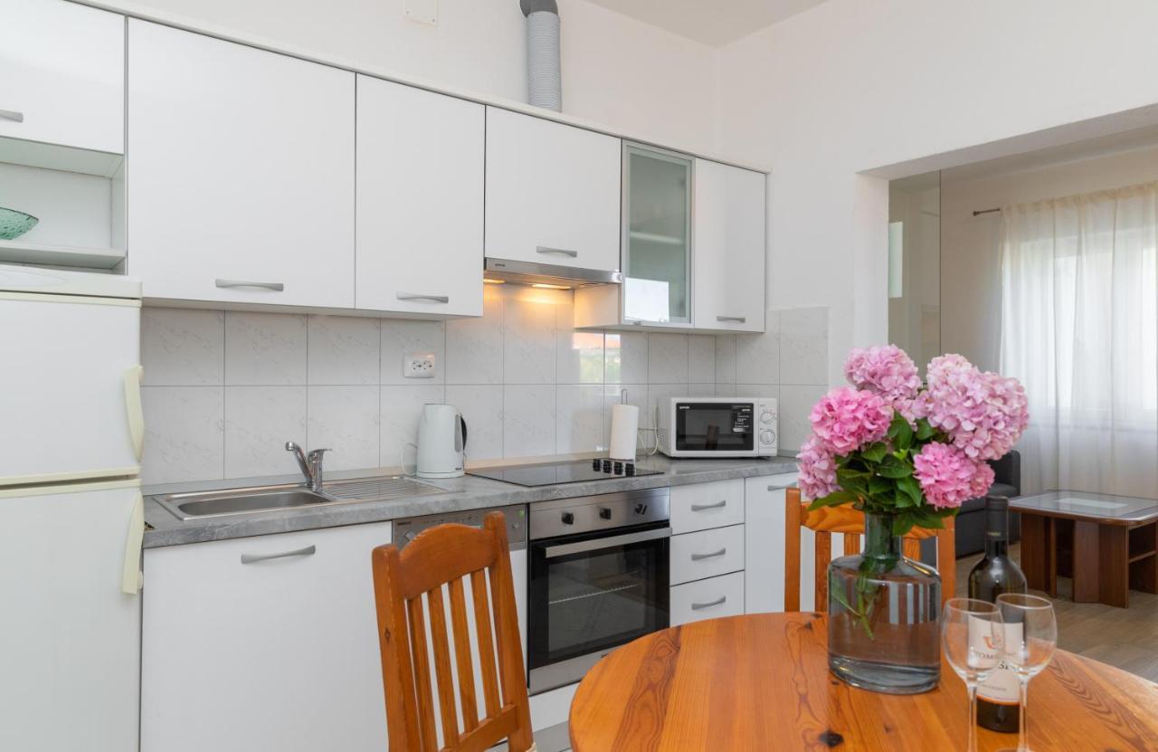 Apartments Ella Supetar Εξωτερικό φωτογραφία