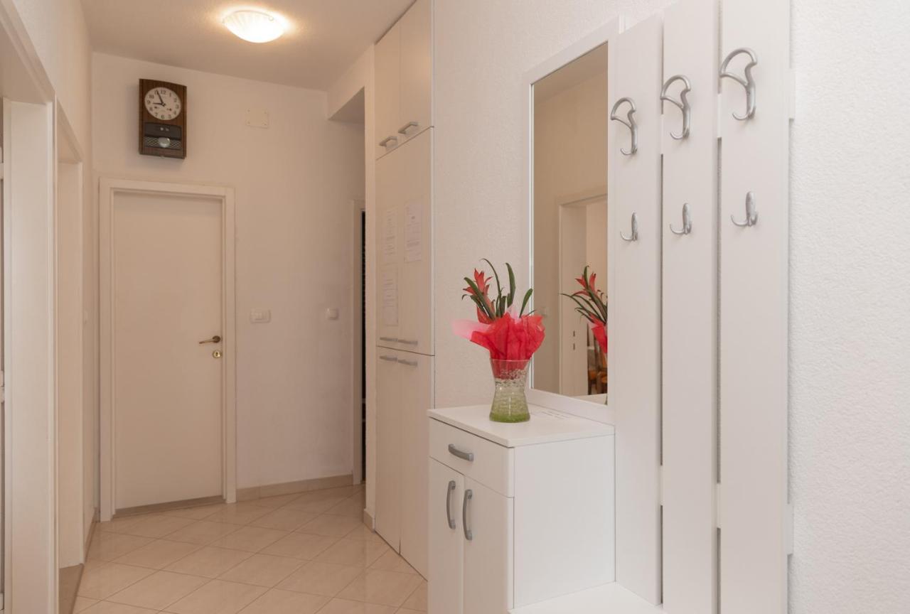 Apartments Ella Supetar Εξωτερικό φωτογραφία
