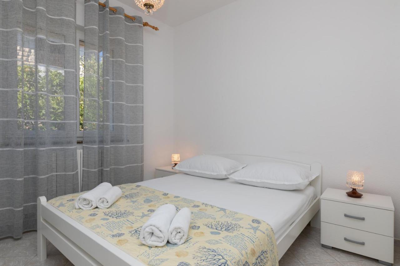 Apartments Ella Supetar Εξωτερικό φωτογραφία