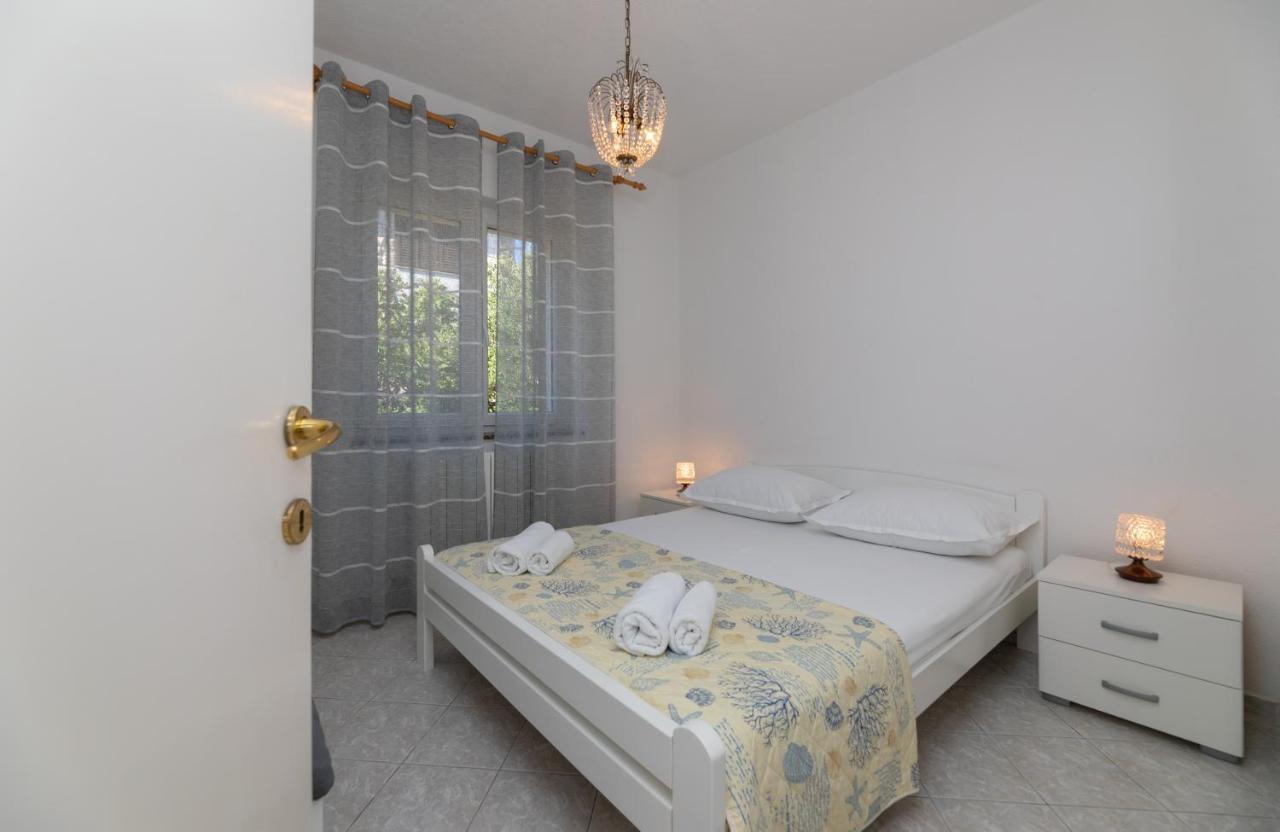 Apartments Ella Supetar Εξωτερικό φωτογραφία