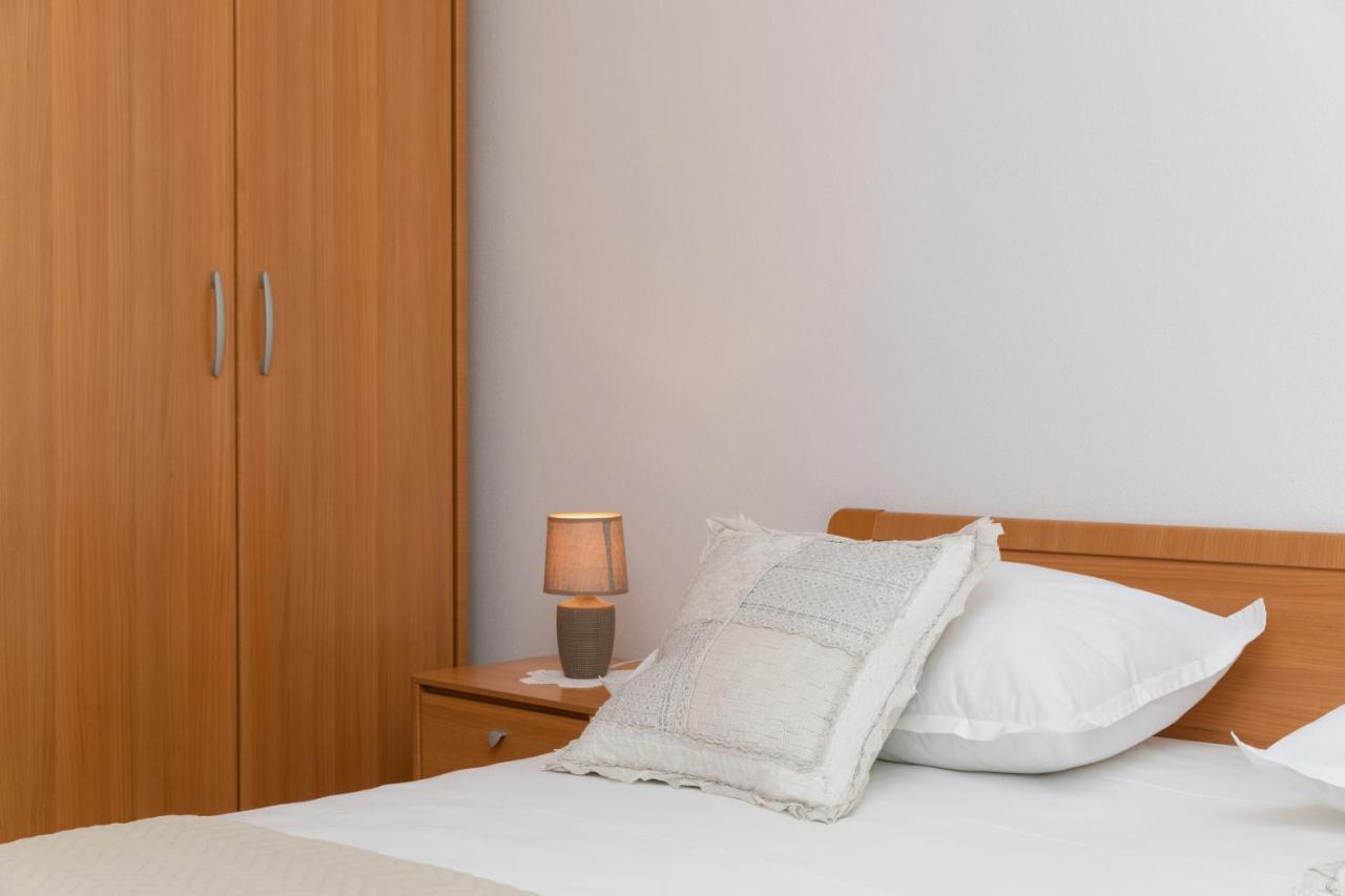 Apartments Ella Supetar Εξωτερικό φωτογραφία