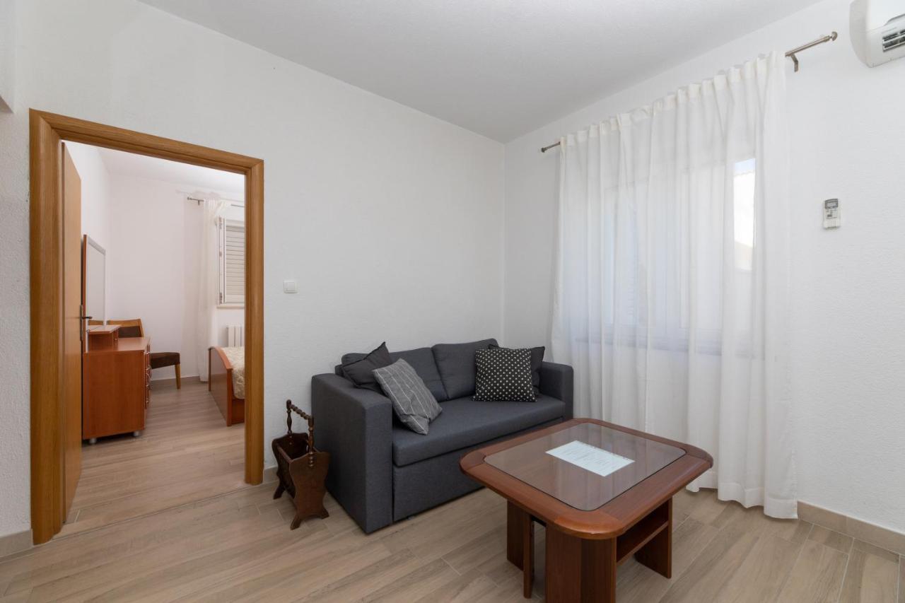 Apartments Ella Supetar Εξωτερικό φωτογραφία
