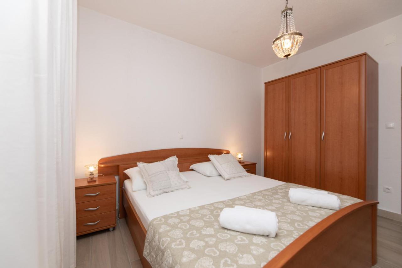 Apartments Ella Supetar Εξωτερικό φωτογραφία