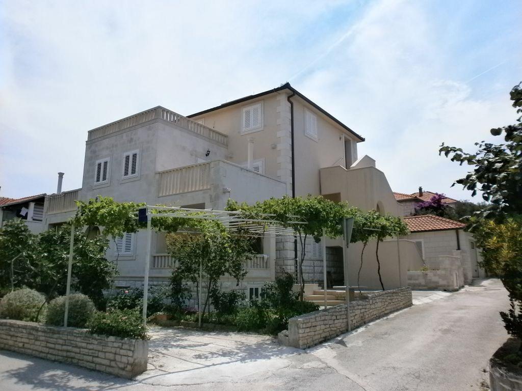 Apartments Ella Supetar Εξωτερικό φωτογραφία